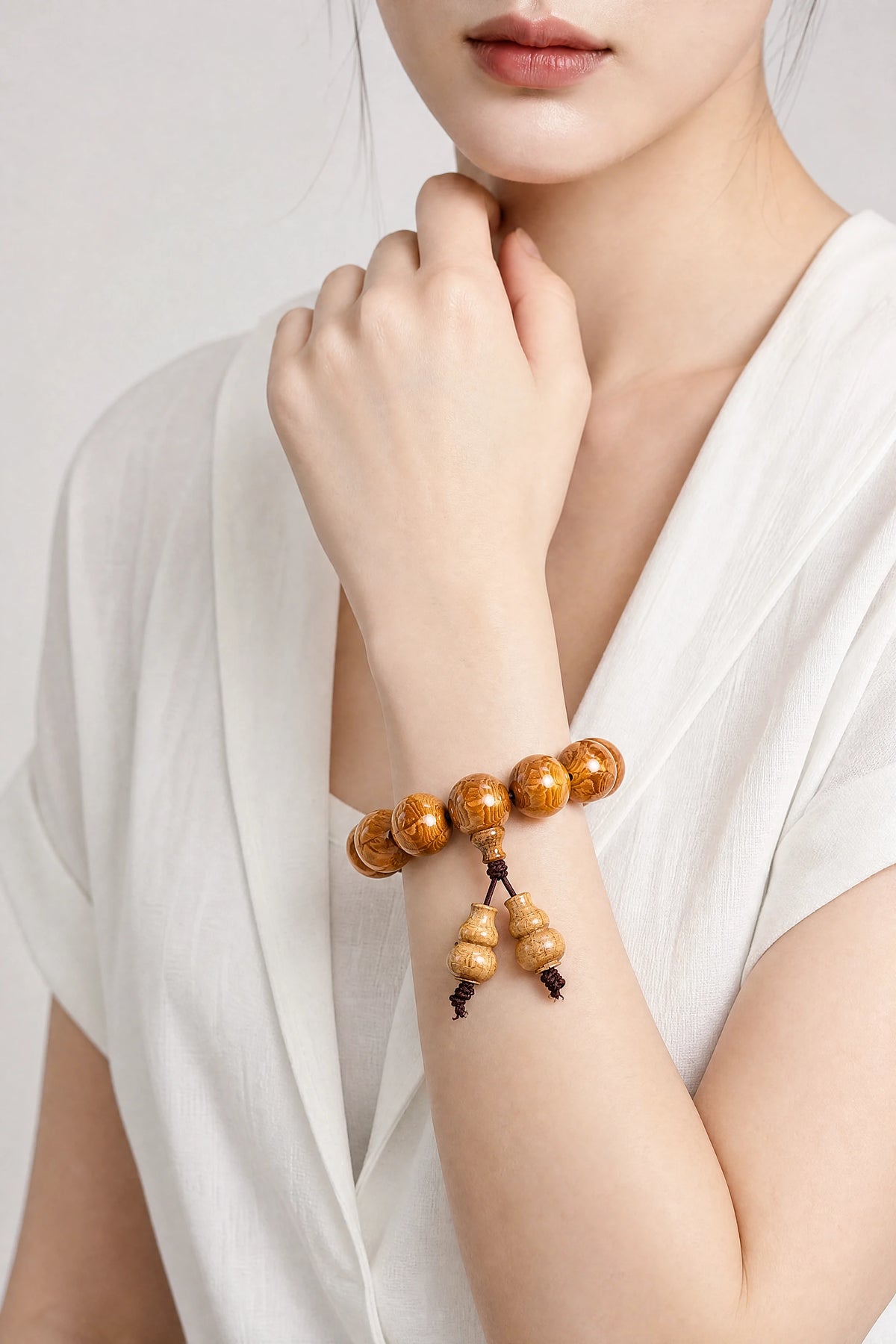 liudao-wood-gourd-mala-bracelet-model-b-outfit-b-fashion-01