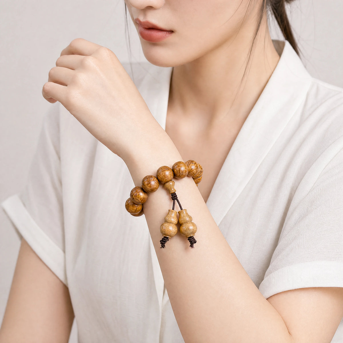 liudao-wood-gourd-mala-bracelet-model-b-outfit-b-fashion-03