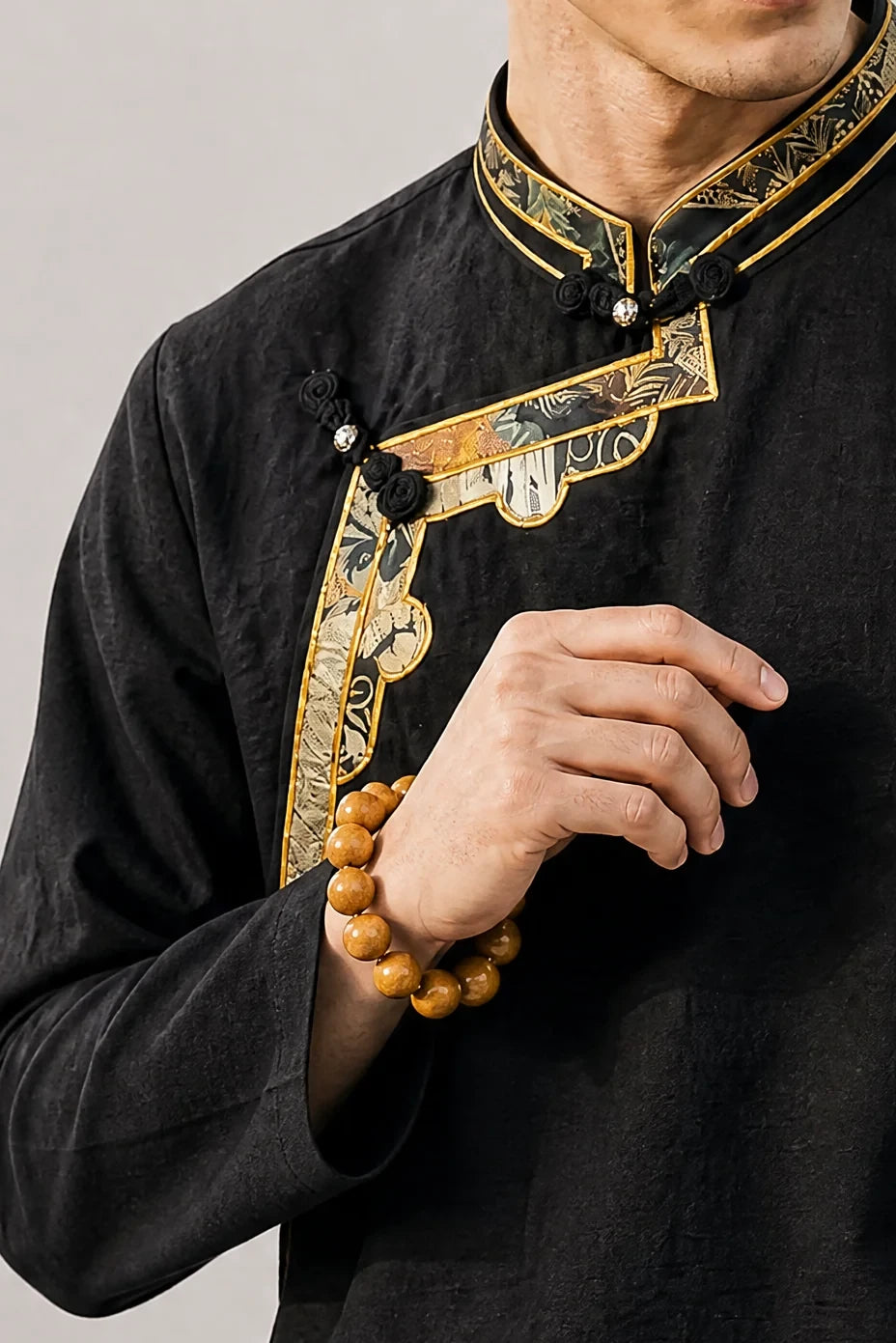 liudao-wood-plain-mala-bracelet-model-a-outfit-a-fashion-03