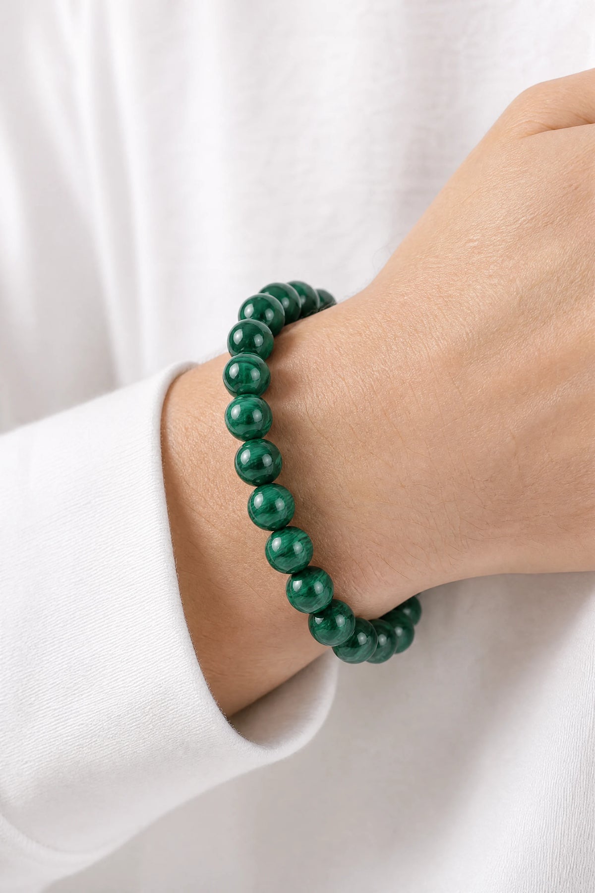 malachite-bracelet-growth-change-model-a-outfit-a-closeup-01