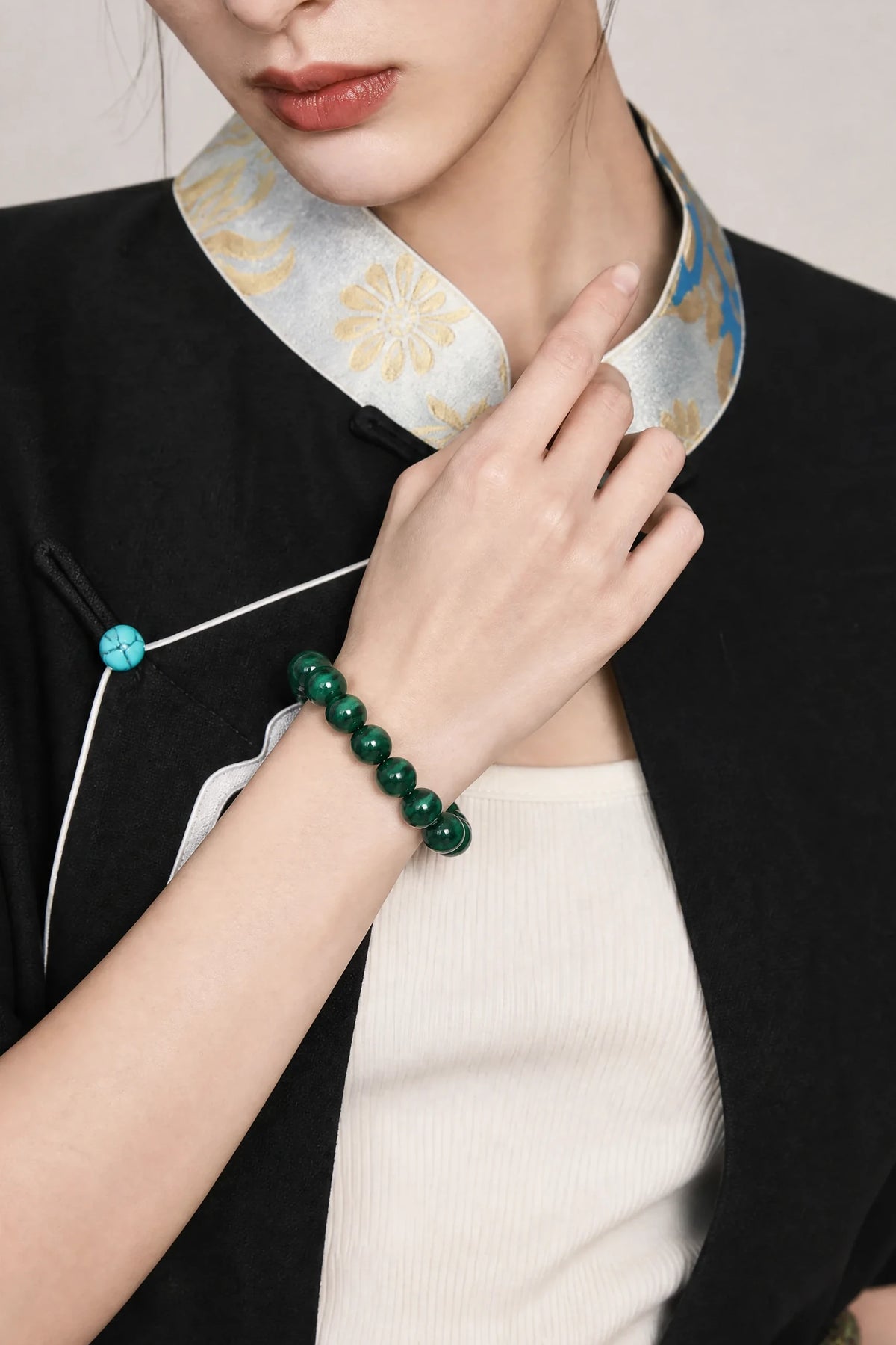 malachite-bracelet-growth-change-model-b-outfit-b-fashion-03