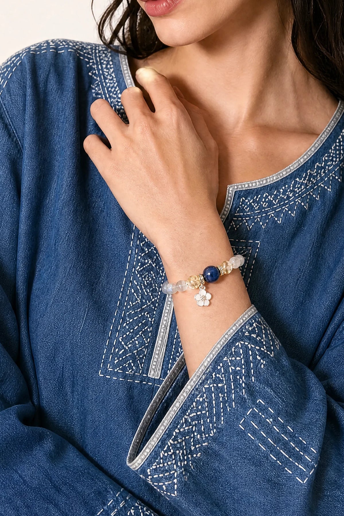 moonstone-kyanite-clover-bracelet-model-b-outfit-b-fashion-01