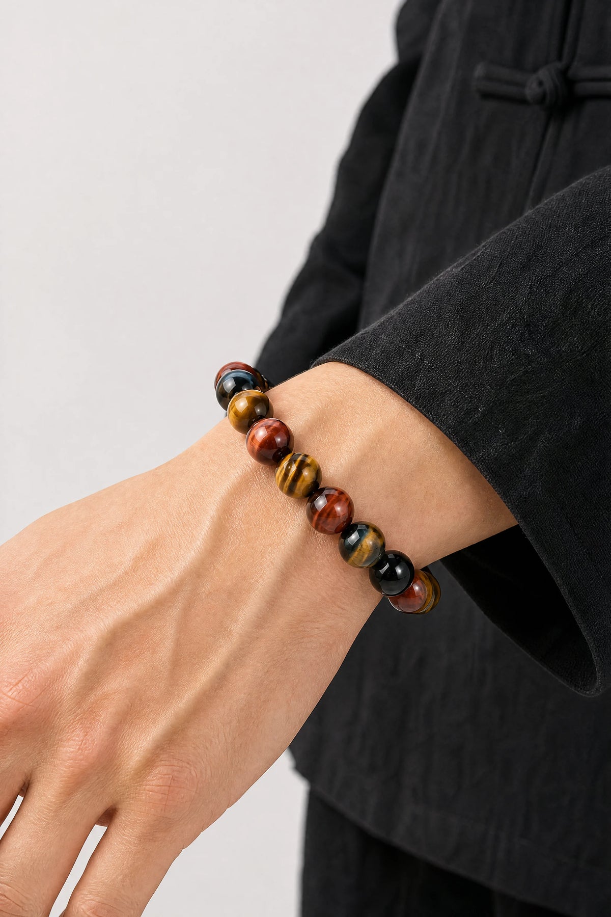 multicolor-tiger-eye-bracelet-model-a-outfit-a-closeup-01