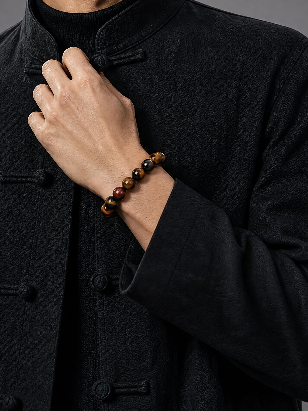 multicolor-tiger-eye-bracelet-model-a-outfit-a-fashion-01