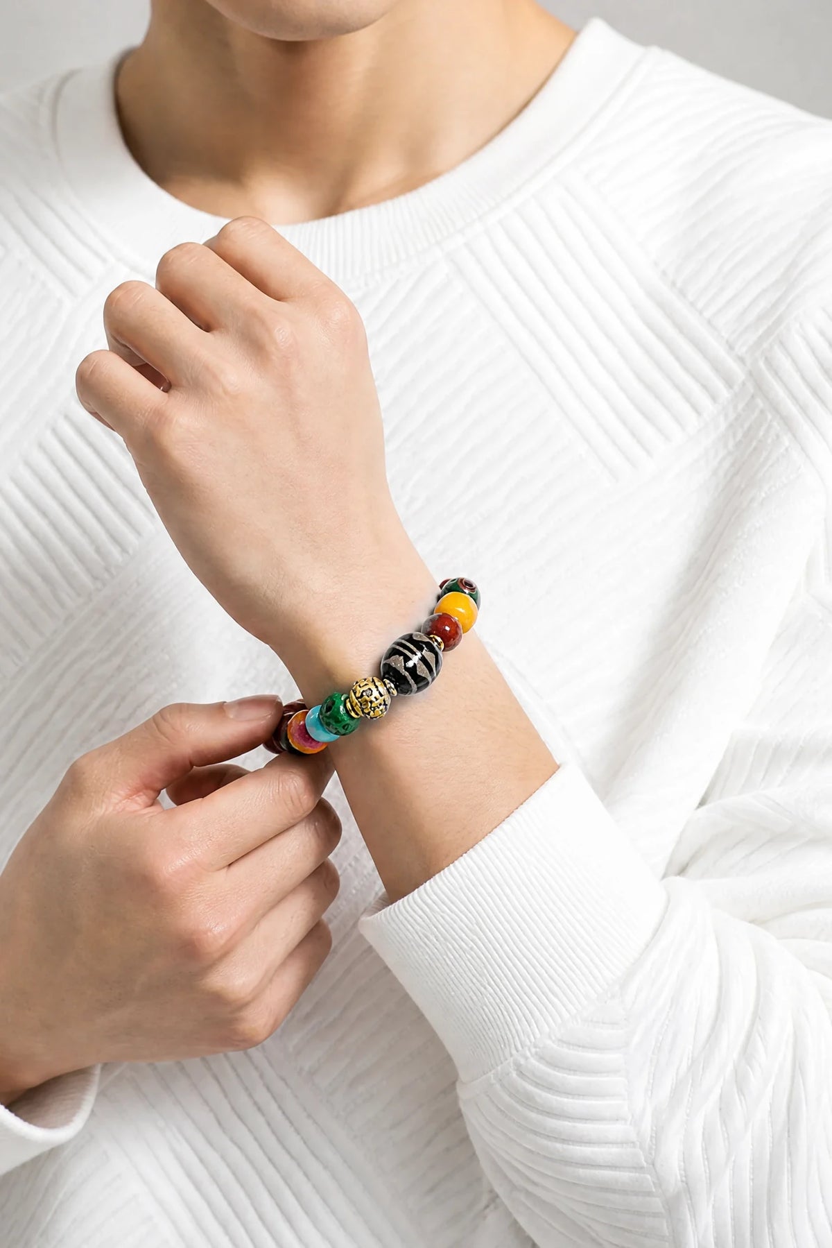 multicolor-yak-bone-treasure-bead-bracelet-1-model-a-outfit-a-fashion-01