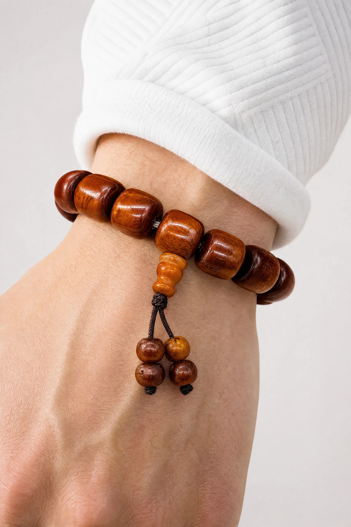 multicolor-yak-bone-treasure-bracelet-model-a-outfit-a-closeup-01