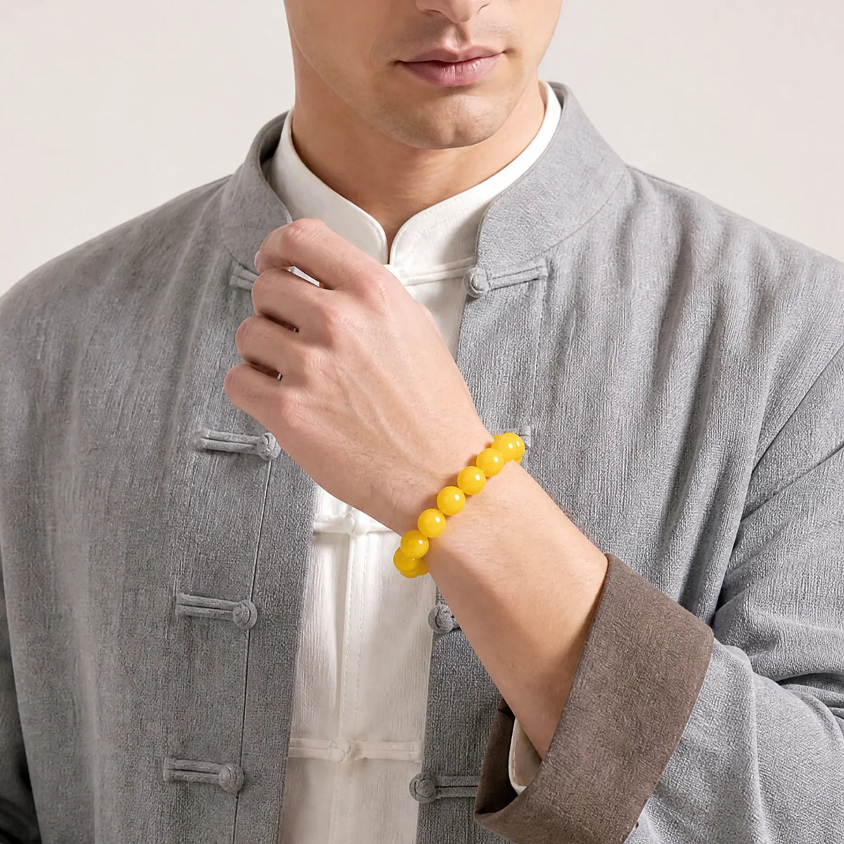 natural-yellow-agate-bracelet-model-a-outfit-a-fashion-01