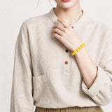 natural-yellow-agate-bracelet-model-b-outfit-b-fashion-01