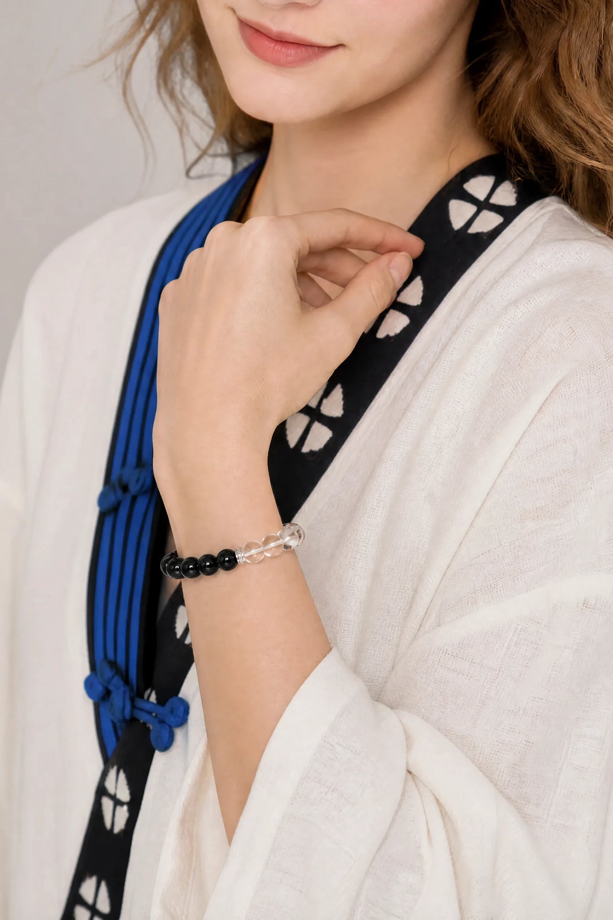 obsidian-clear-quartz-half-circle-bracelet-model-b-outfit-b-fashion-03