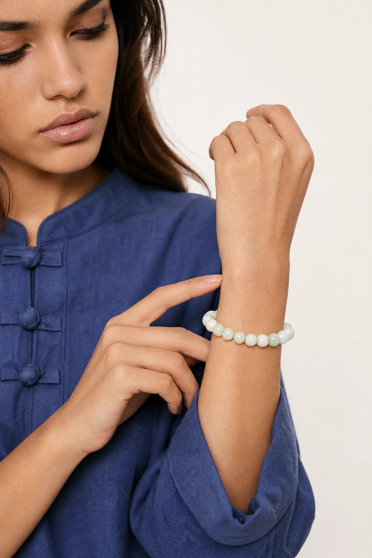 pale-green-moonstone-bracelet-model-b-outfit-b-fashion-02