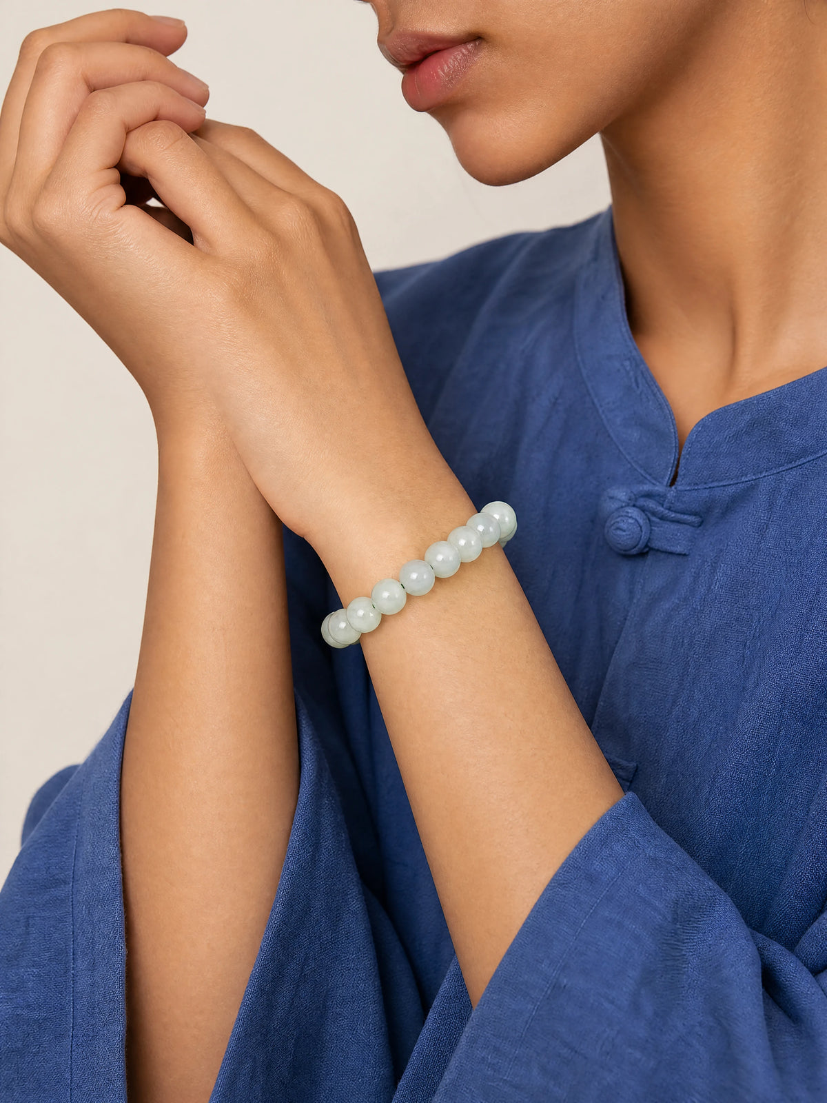 pale-green-moonstone-bracelet-model-b-outfit-b-fashion-03