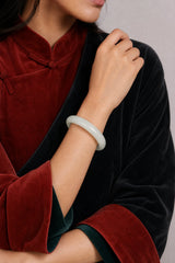pale-jade-round-bangle-model-a-outfit-a-fashion-01