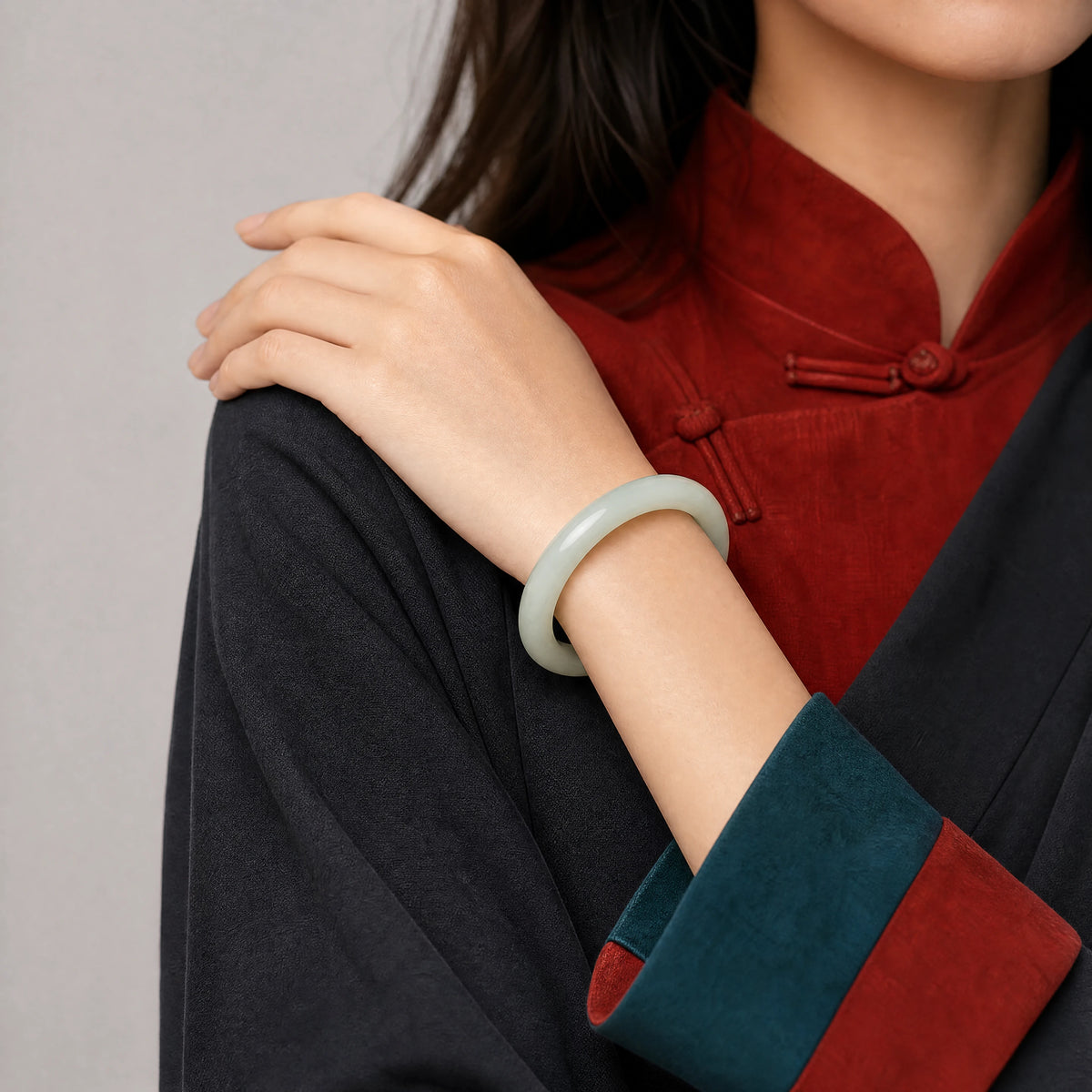 pale-jade-round-bangle-model-a-outfit-a-fashion-03