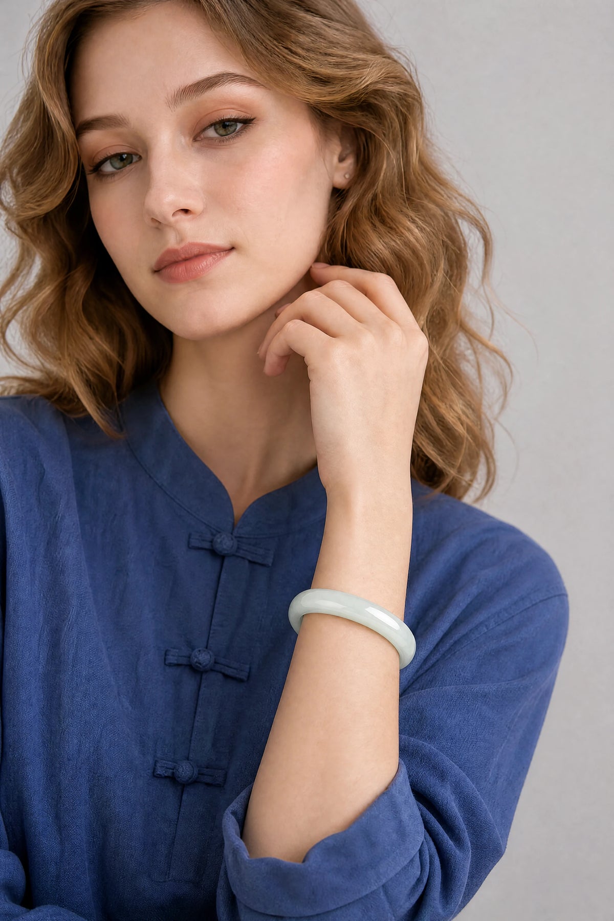 pale-jade-round-bangle-model-b-outfit-b-fashion-01