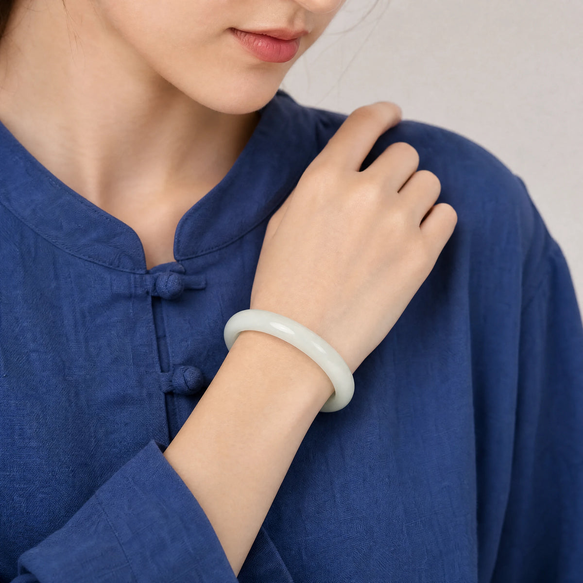pale-jade-round-bangle-model-b-outfit-b-fashion-03