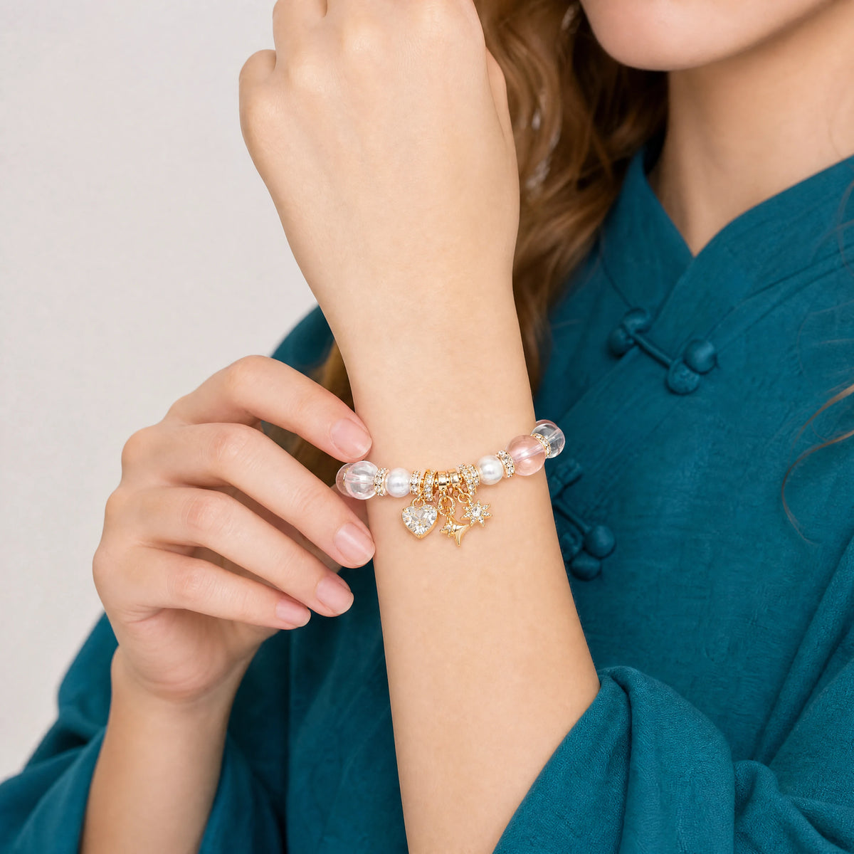 pink-crystal-heart-star-charm-bracelet-model-a-outfit-a-fashion-01