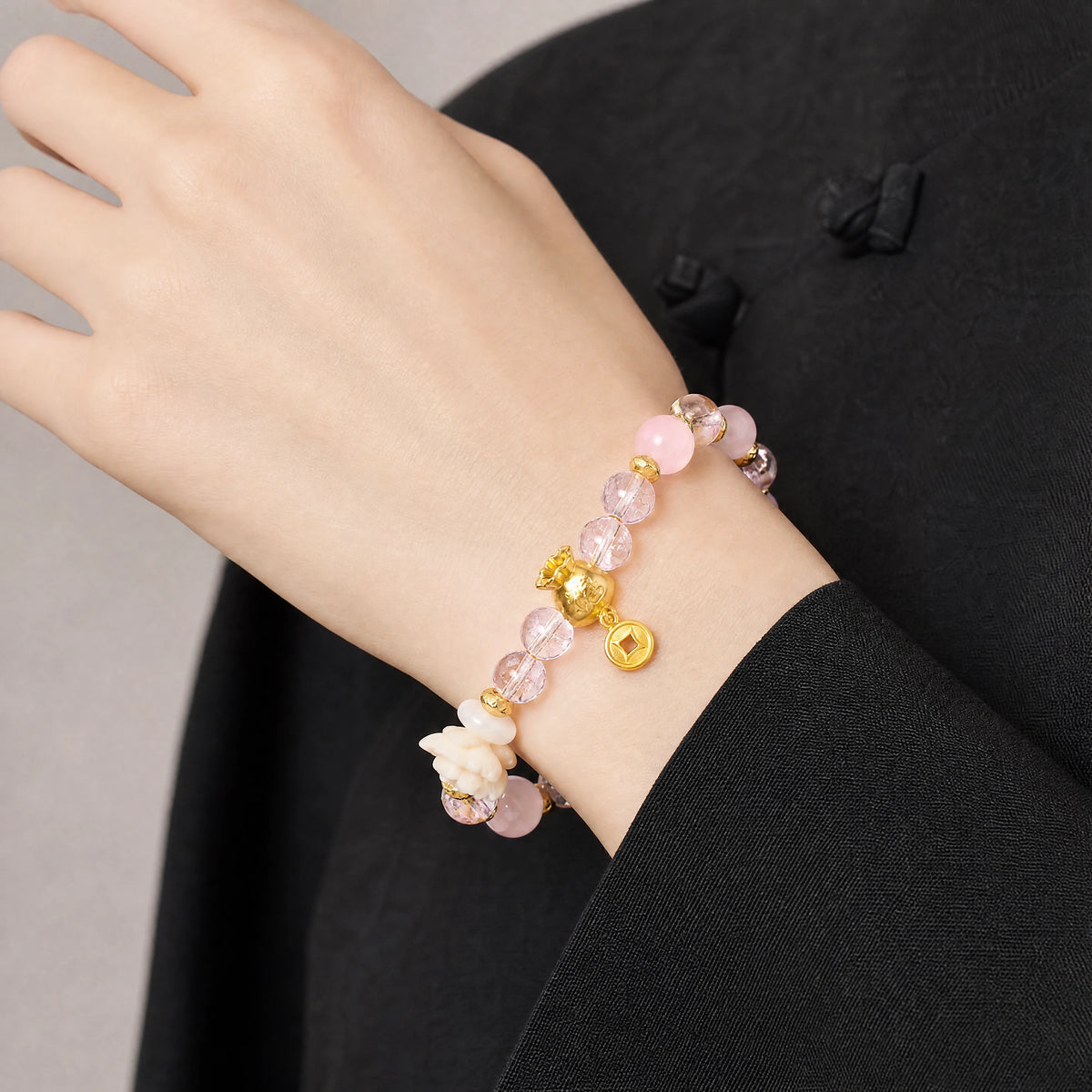 pink-crystal-nine-tailed-fox-bracelet-model-a-outfit-a-closeup-01