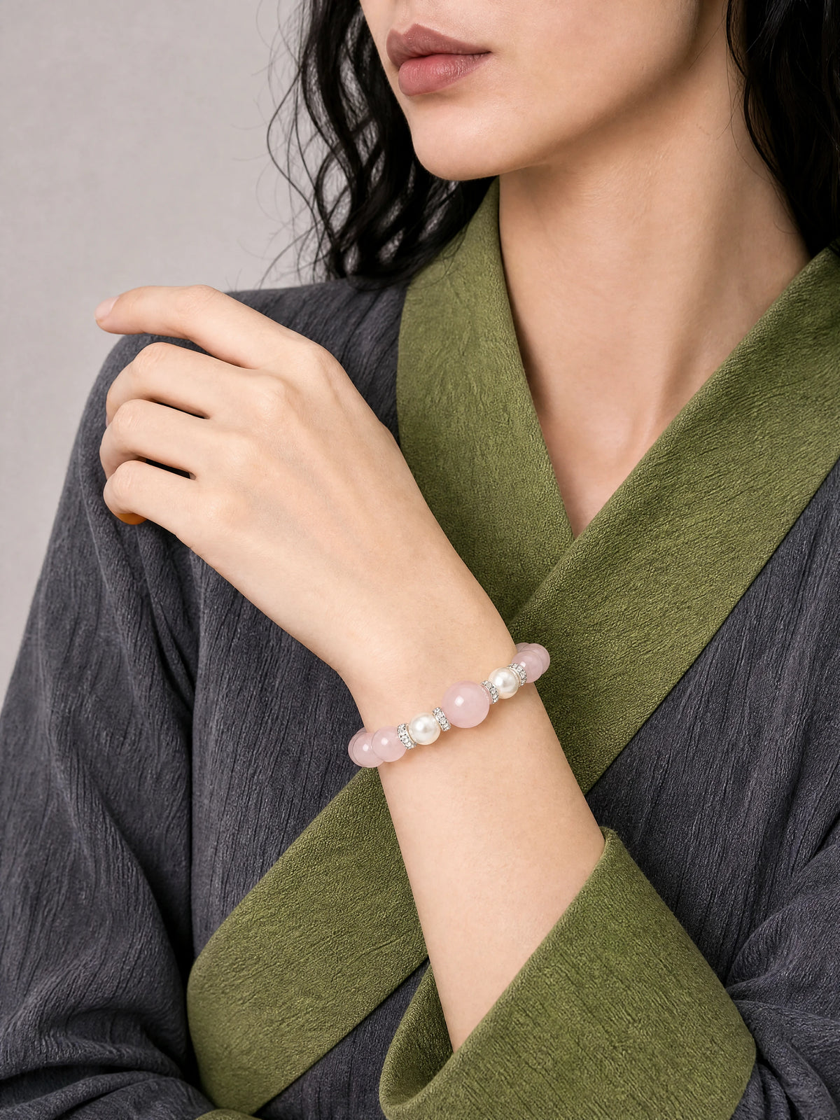 pink-crystal-peach-blossom-bracelet-model-a-outfit-a-fashion-01