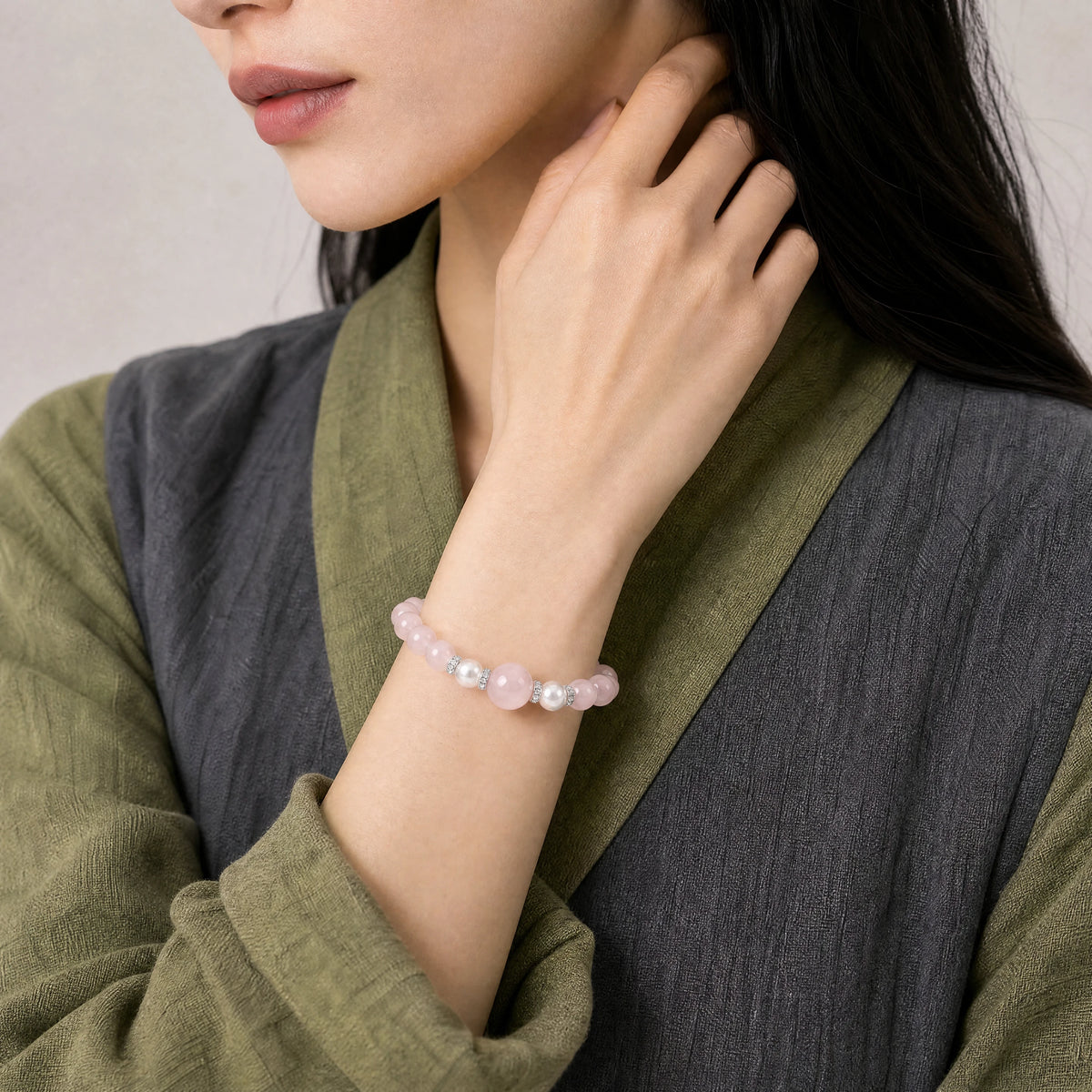 pink-crystal-peach-blossom-bracelet-model-a-outfit-a-fashion-02