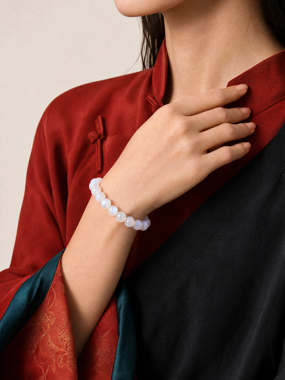 pink-moonstone-bracelet-intuition-renewal-model-b-outfit-b-fashion-02