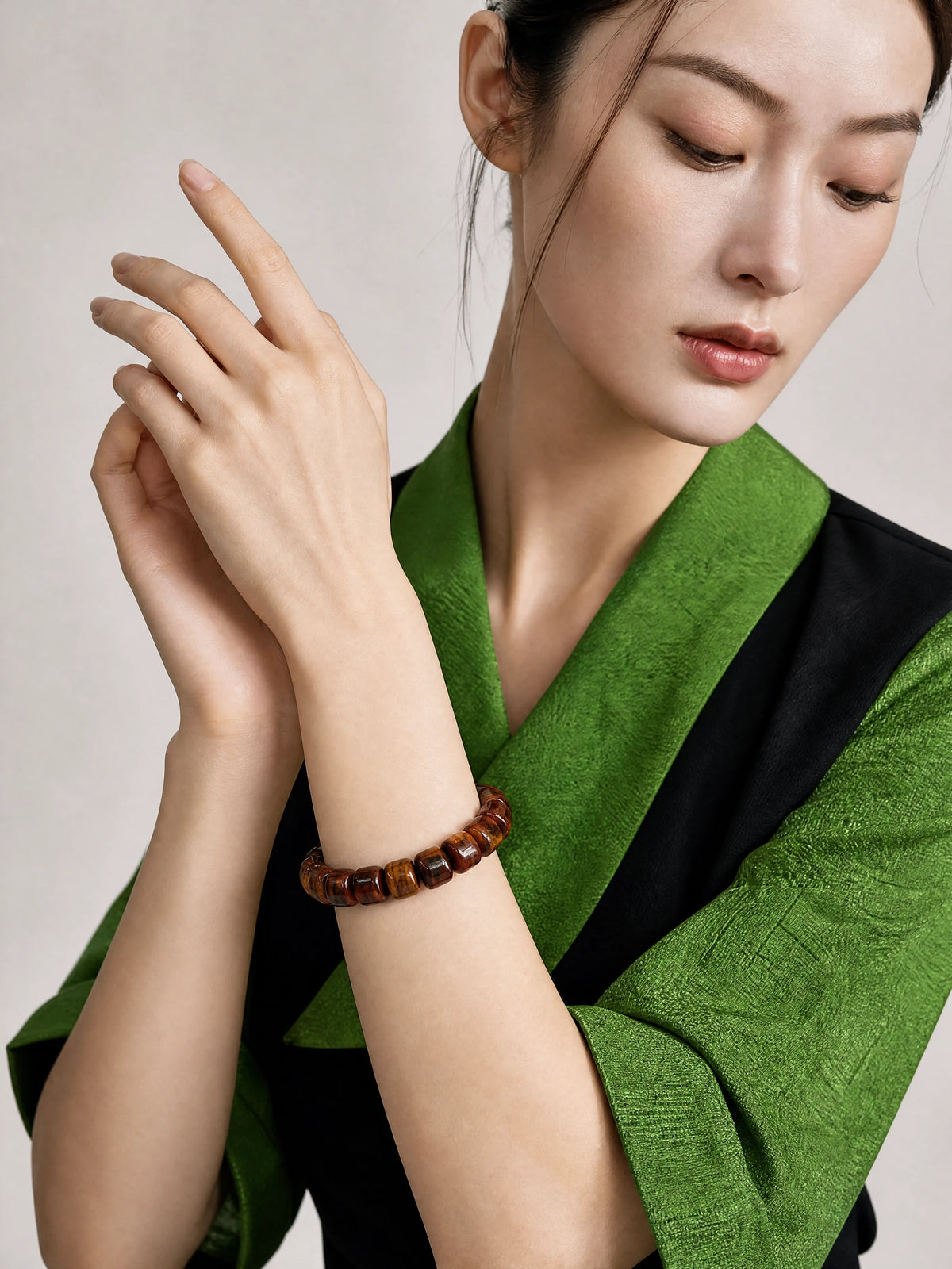 plain-brown-yak-bone-barrel-bracelet-model-b-outfit-b-fashion-01
