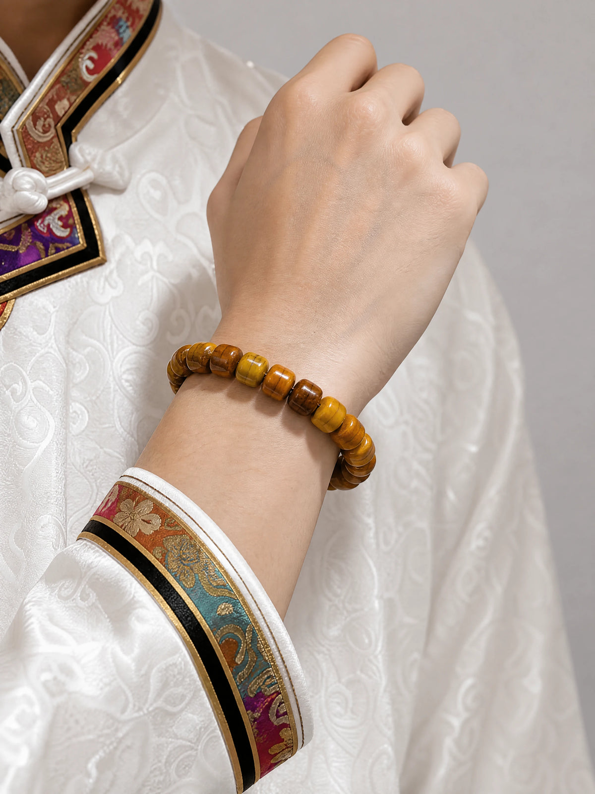 plain-orange-yak-bone-barrel-bracelet-model-a-outfit-a-fashion-01