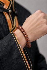 plain-yak-bone-barrel-bracelet-model-a-outfit-a-closeup-01