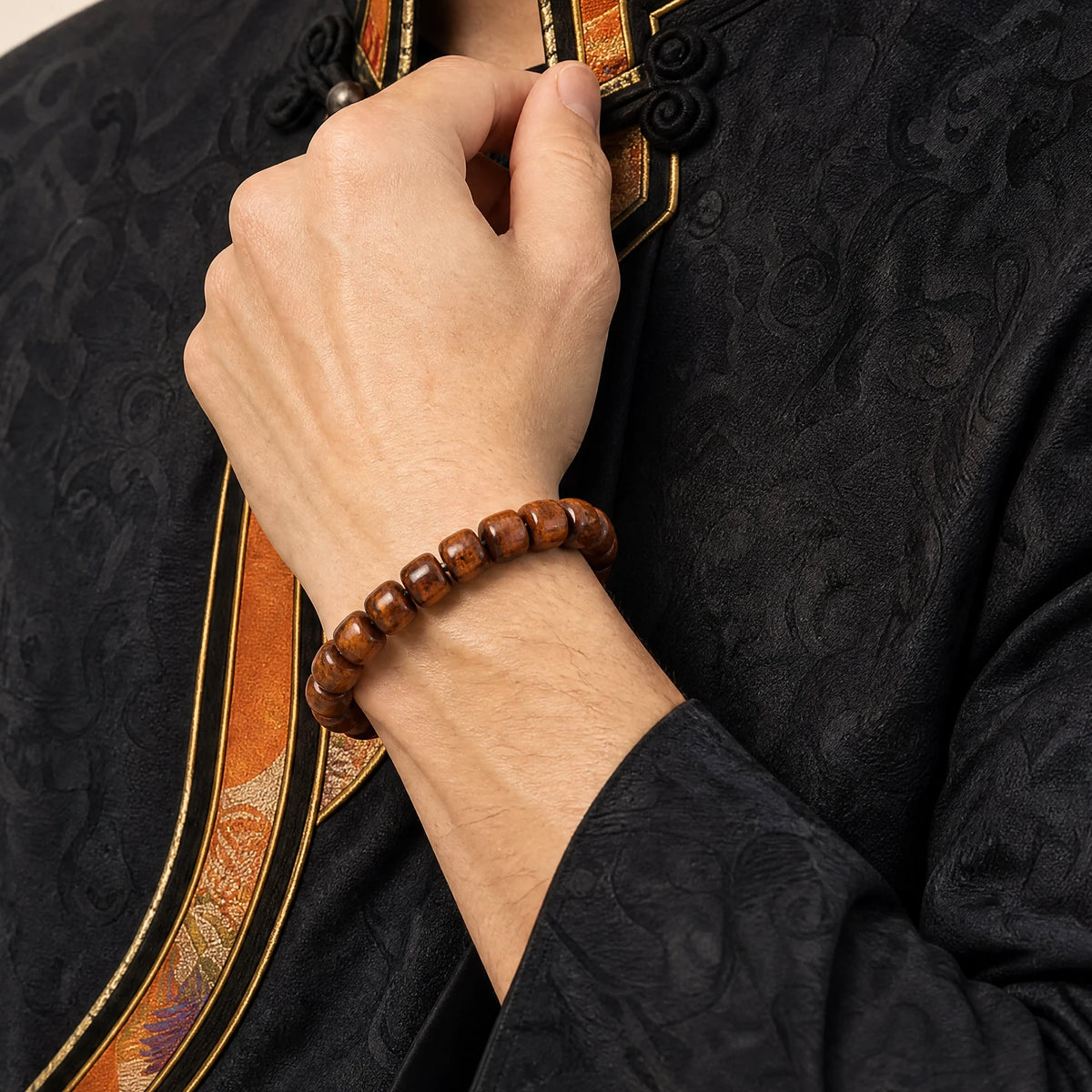 plain-yak-bone-barrel-bracelet-model-a-outfit-a-fashion-02
