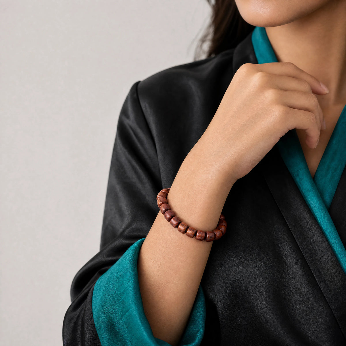 plain-yak-bone-barrel-bracelet-model-b-outfit-b-fashion-02