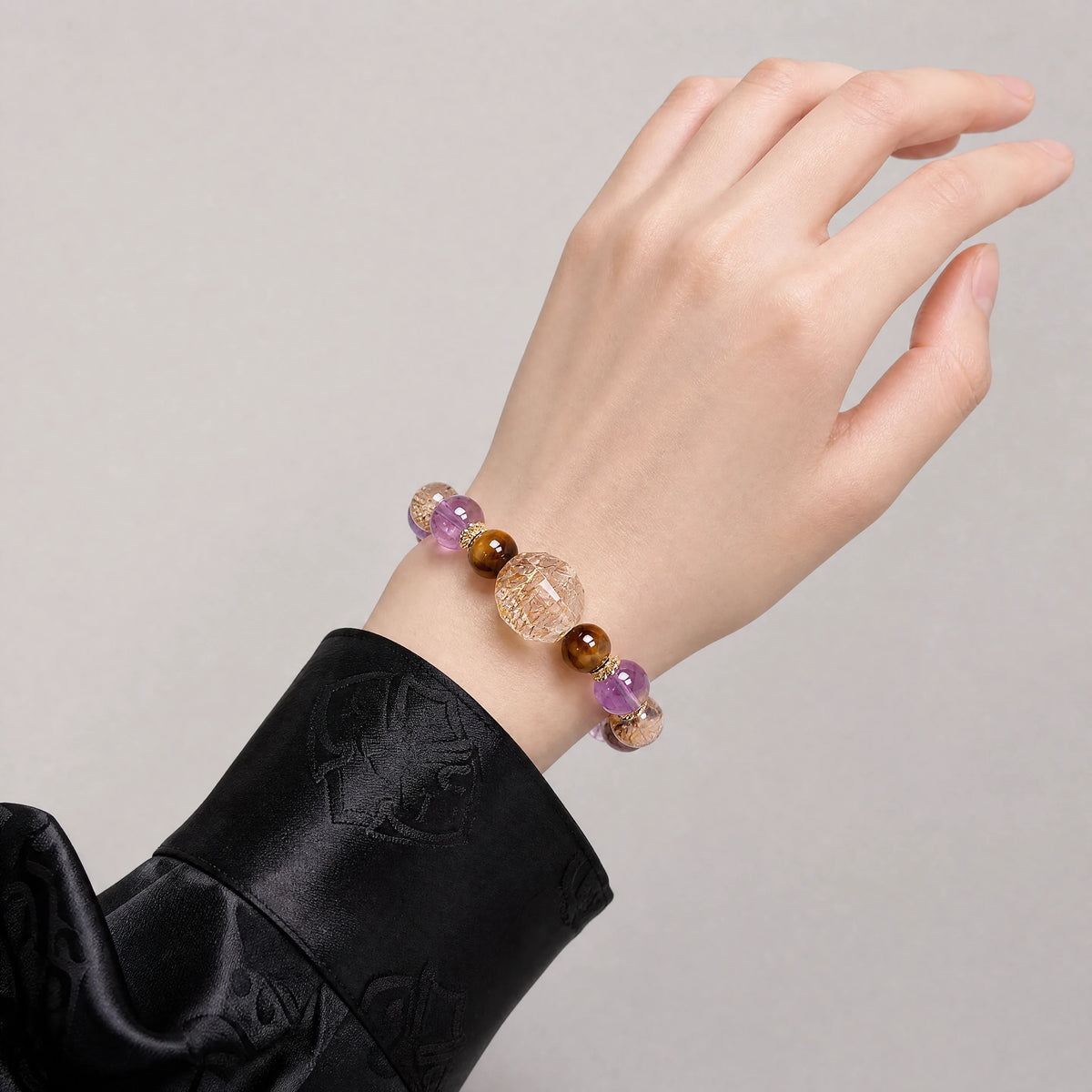 purple-super-seven-tiger-eye-bracelet-model-b-outfit-b-fashion-01