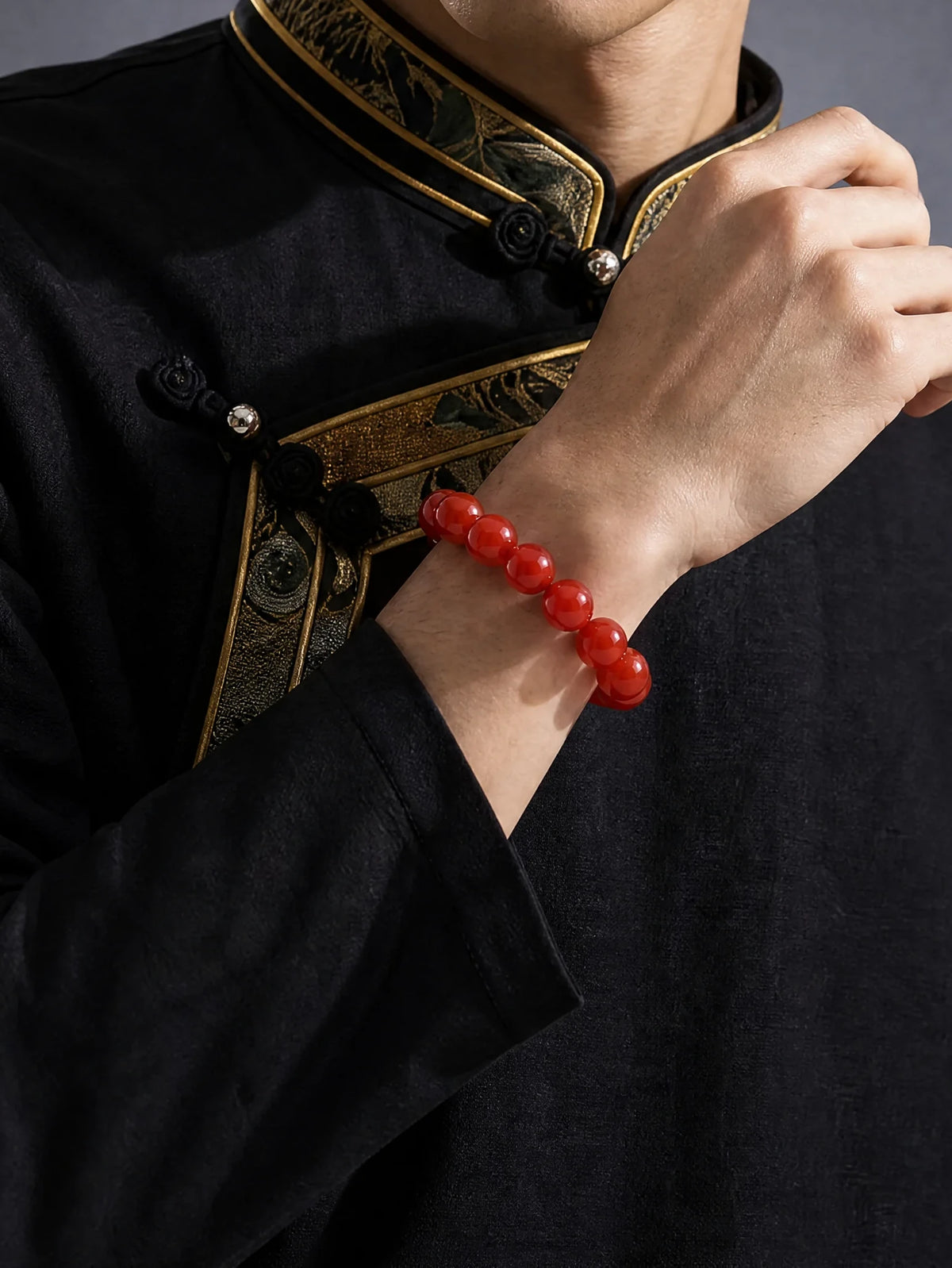 red-agate-bracelet-model-a-outfit-a-fashion-02