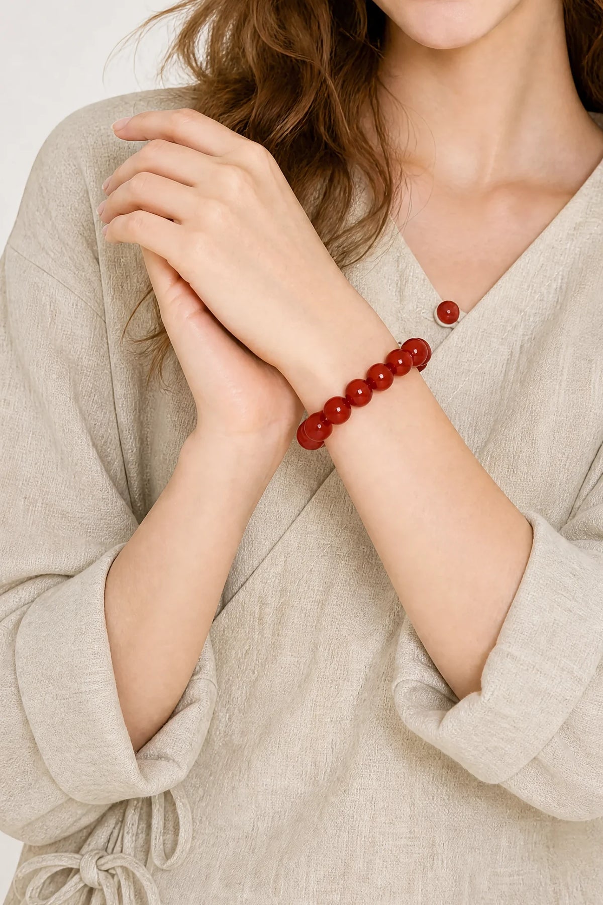 red-agate-bracelet-model-b-outfit-b-fashion-01