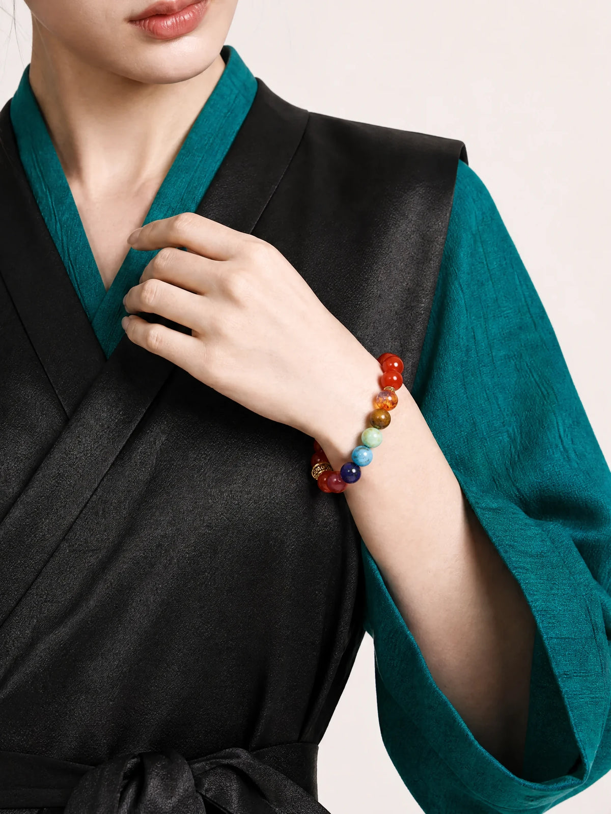 red-agate-chakra-bracelet-balance-courage-model-b-outfit-b-fashion-03