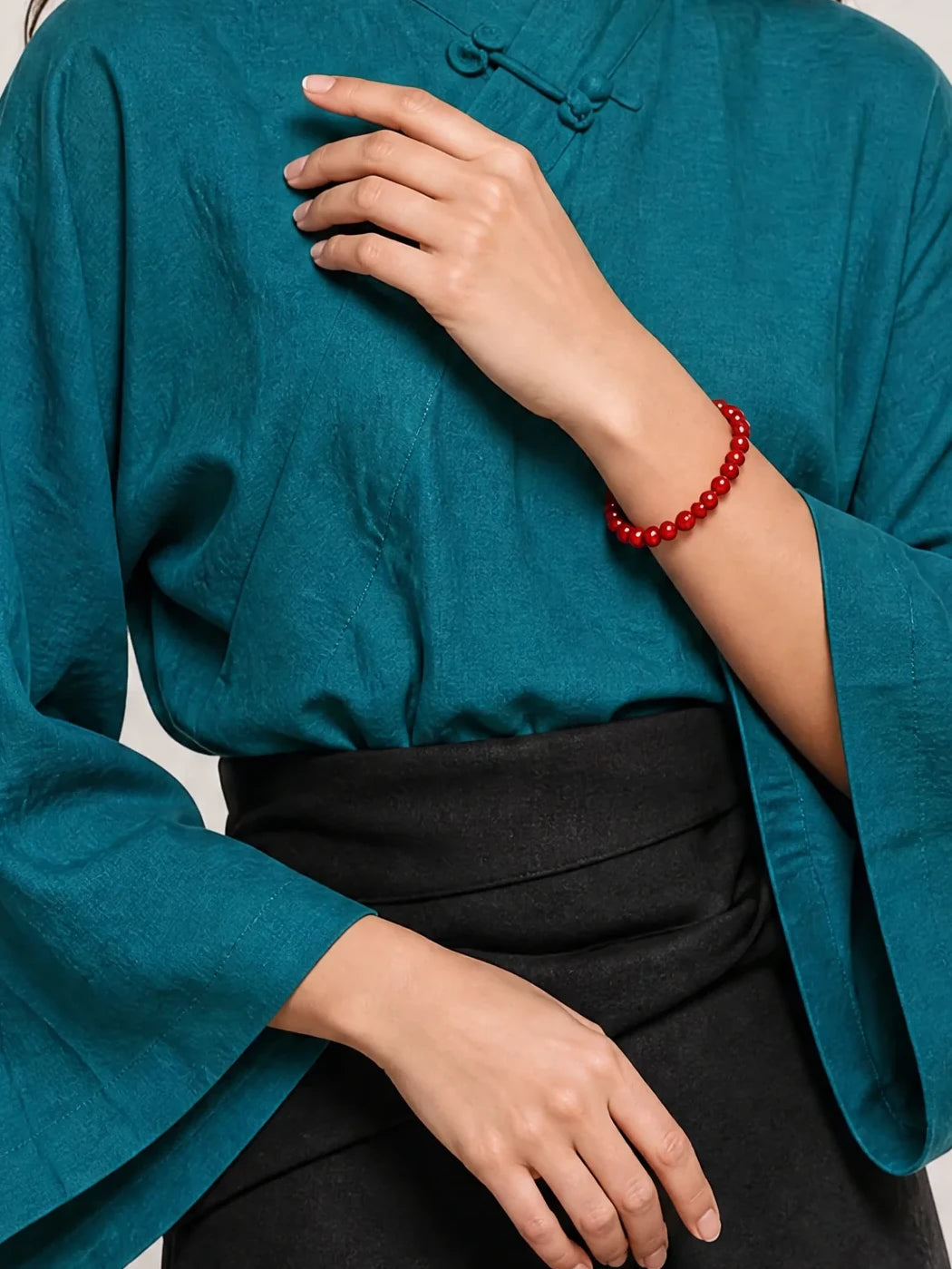 red-agate-plain-bead-bracelet-model-b-outfit-b-fashion-02