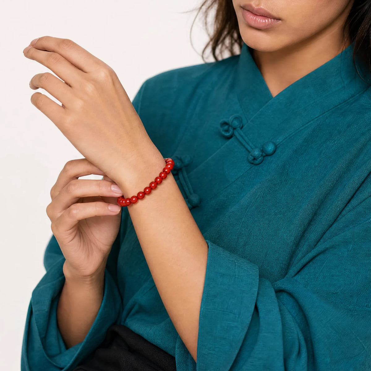 red-agate-plain-bead-bracelet-model-b-outfit-b-fashion-03