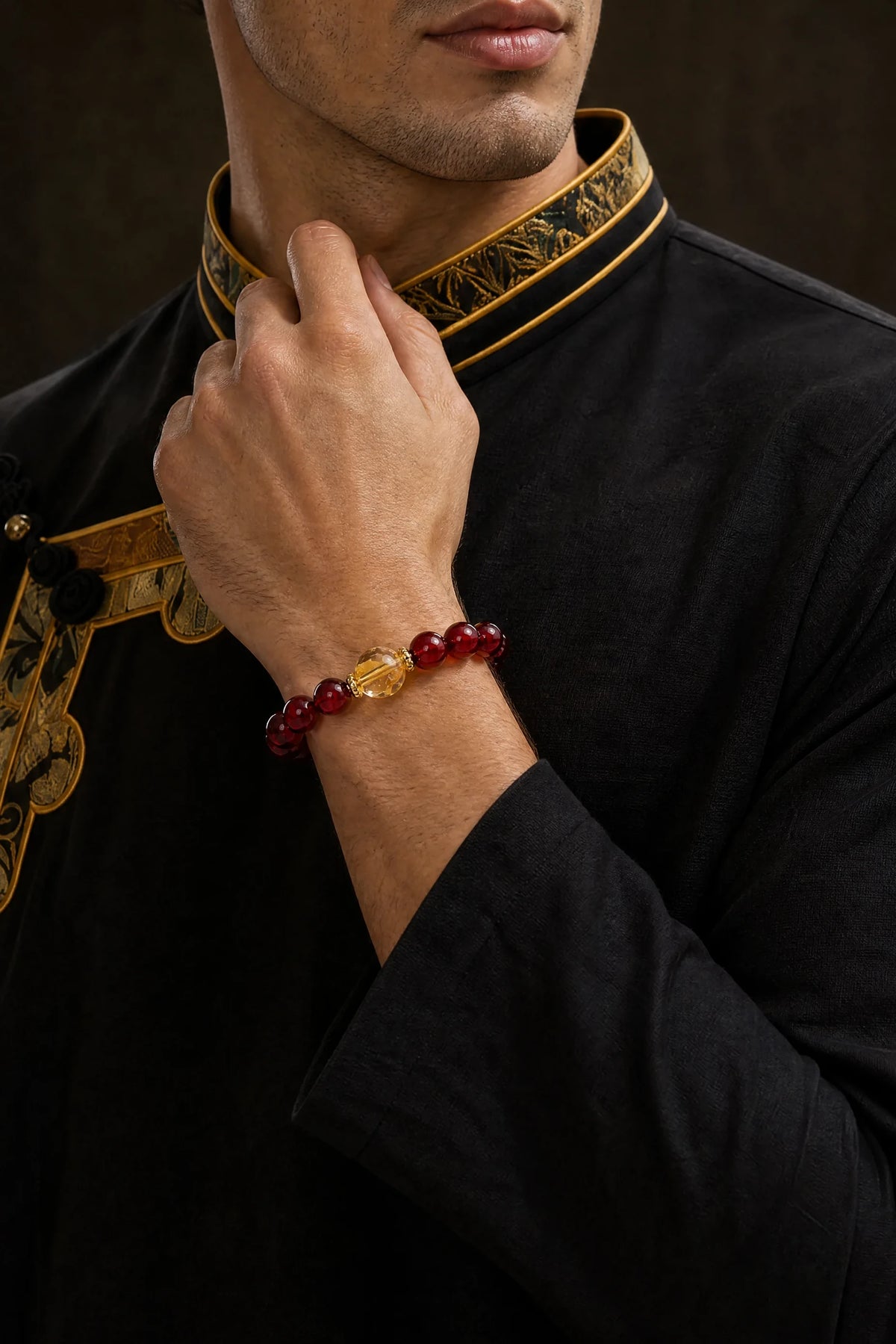 red-agate-yellow-crystal-bracelet-model-a-outfit-a-fashion-01