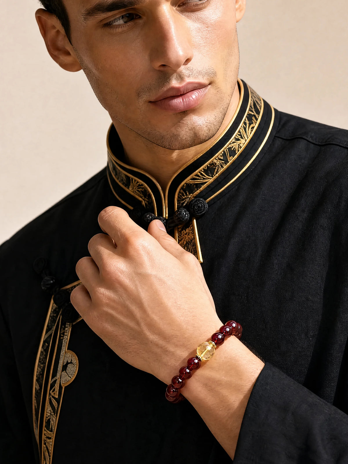 red-agate-yellow-crystal-bracelet-model-a-outfit-a-fashion-02