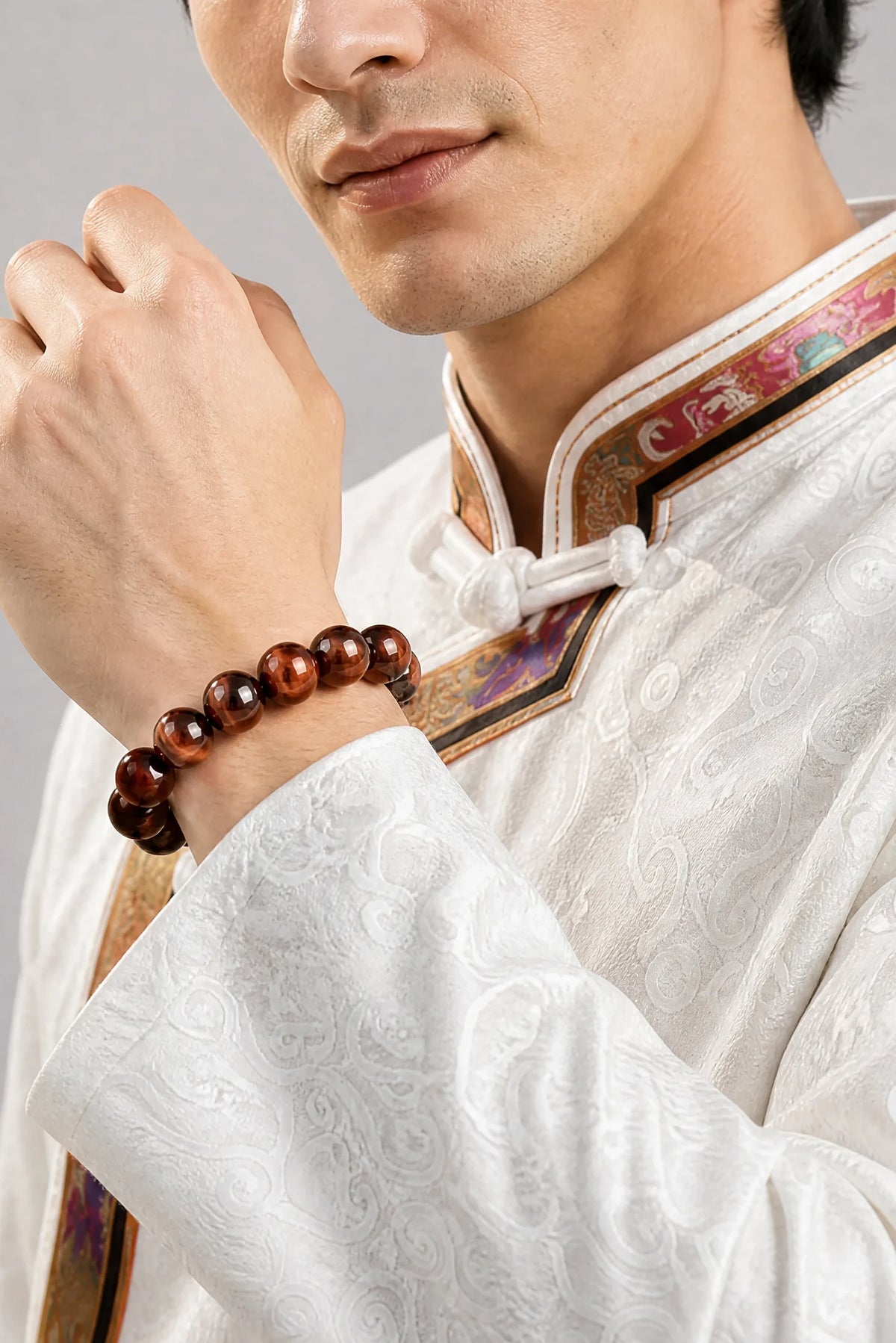 red-tiger-eye-bead-bracelet-model-a-outfit-a-fashion-02