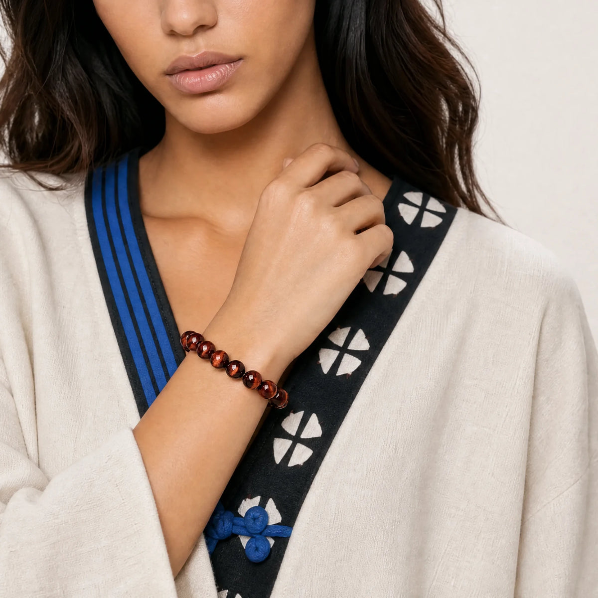 red-tiger-eye-bead-bracelet-model-b-outfit-b-fashion-01