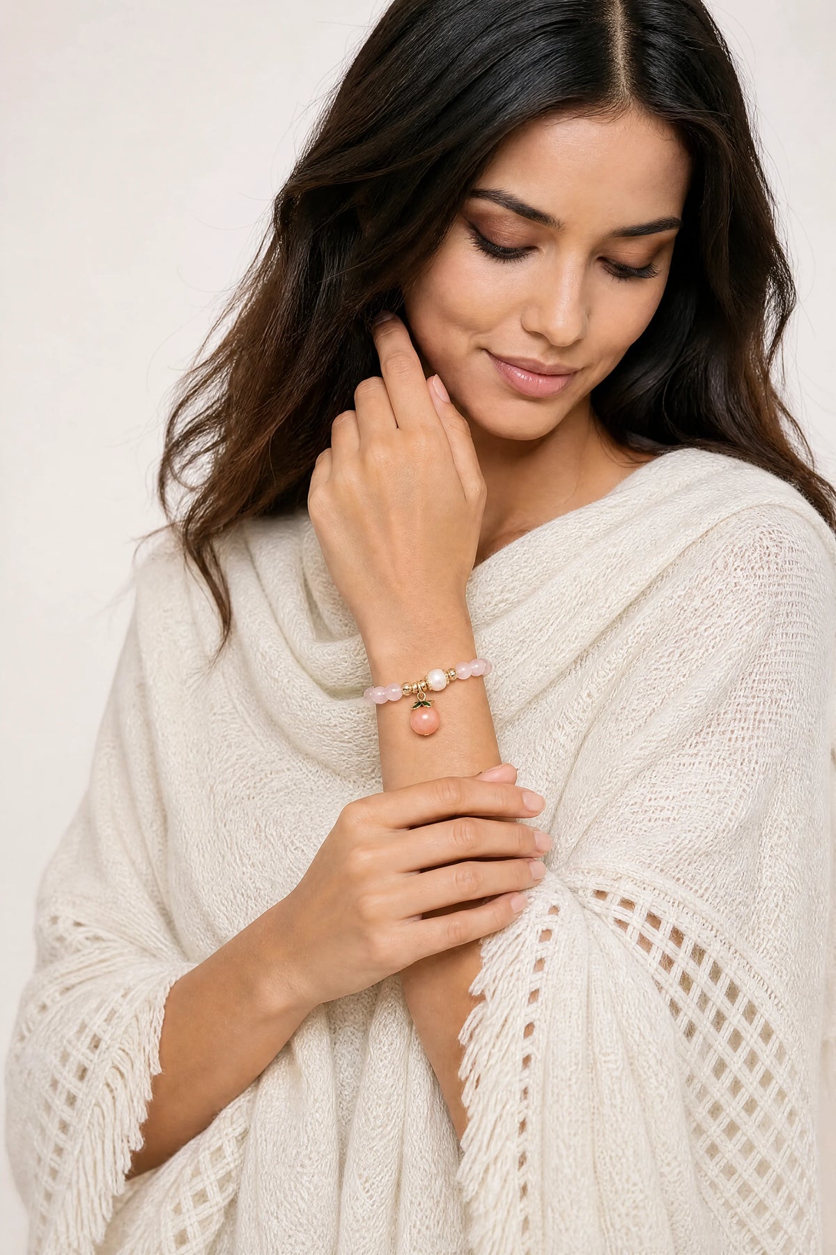 rose-quartz-peach-bracelet-model-a-outfit-a-fashion-01