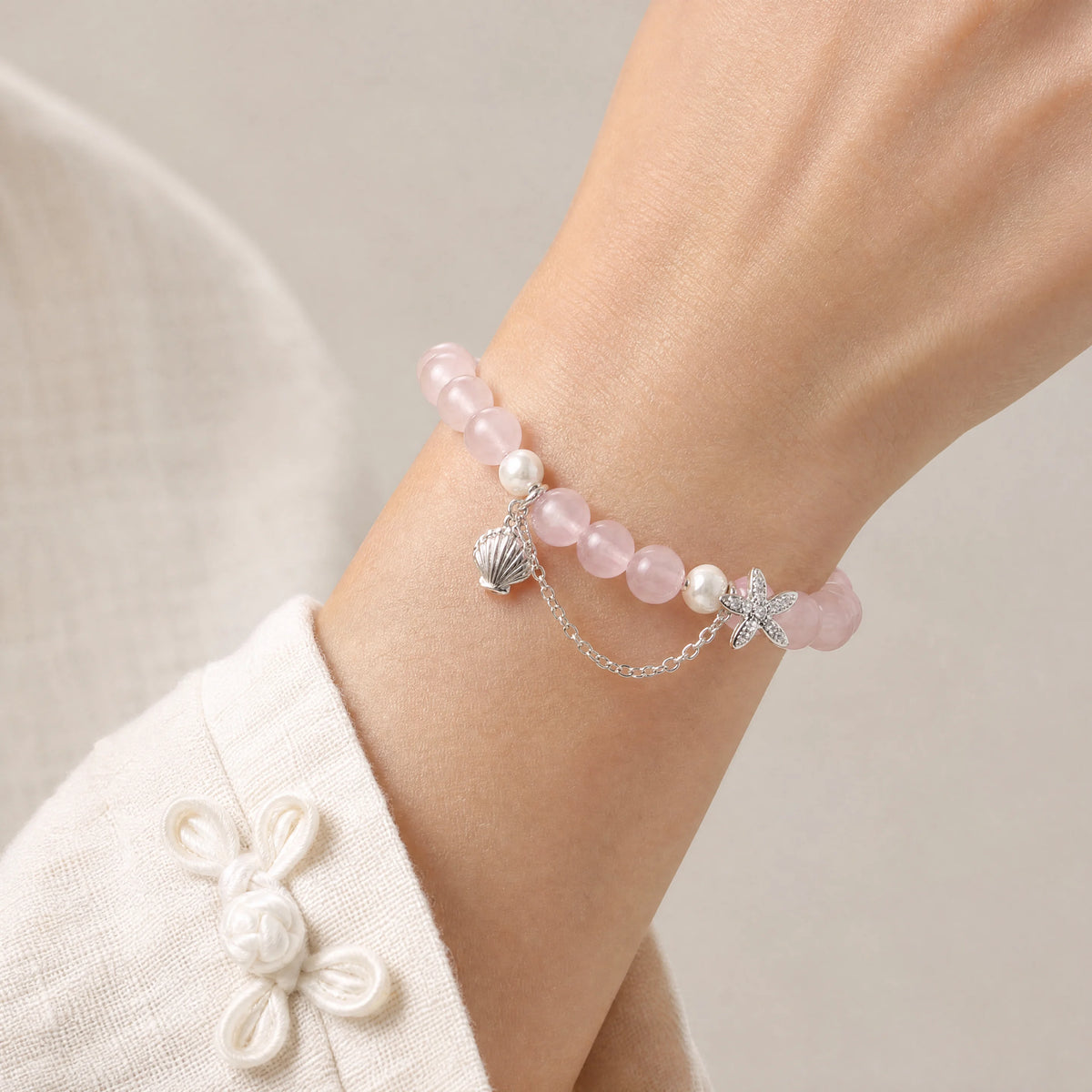 rose-quartz-shell-starfish-bracelet-model-a-outfit-a-closeup-01