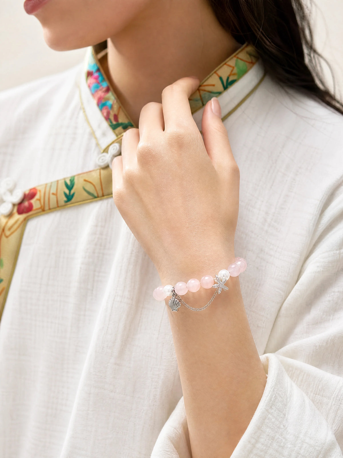 rose-quartz-shell-starfish-bracelet-model-a-outfit-a-fashion-02