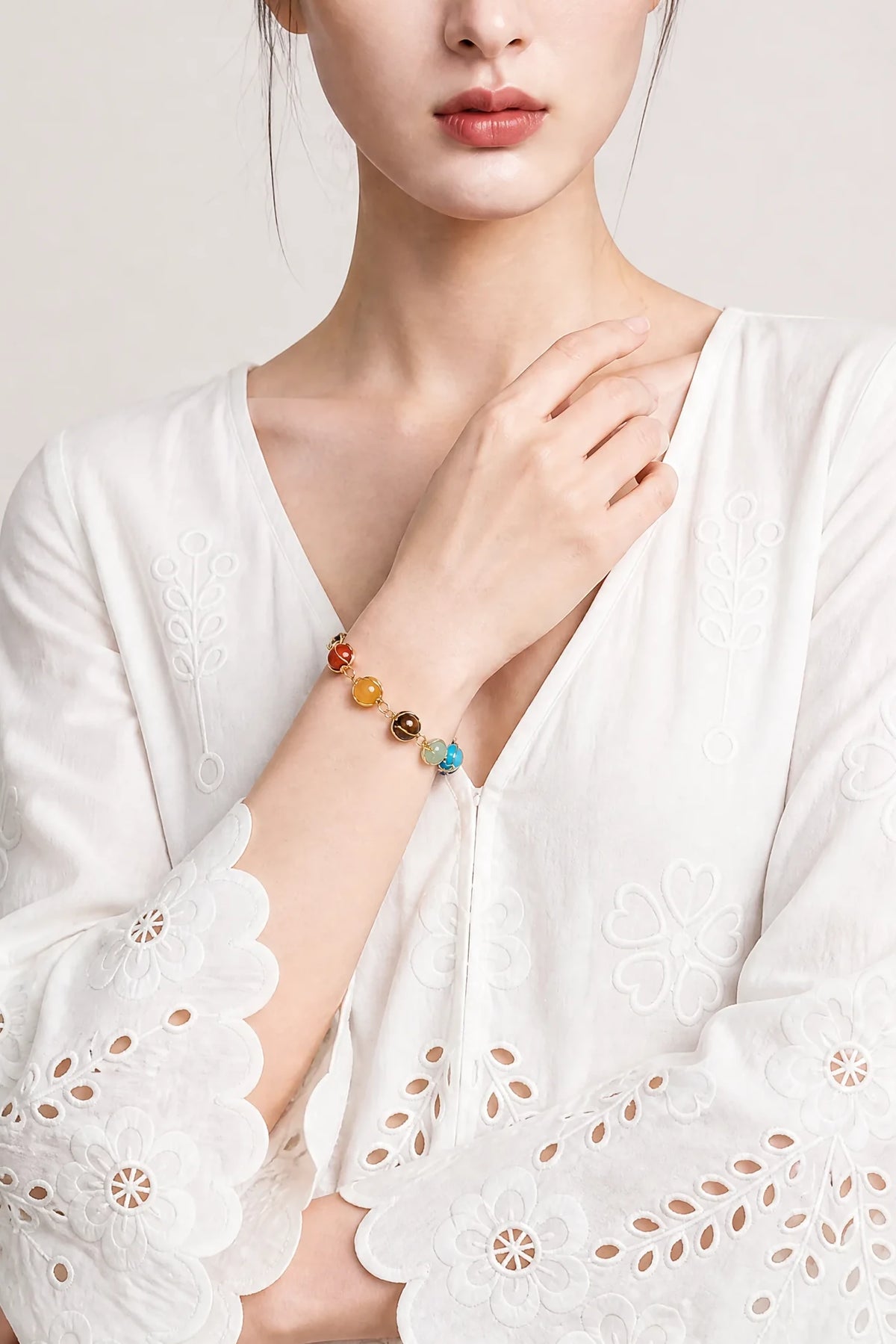 seven-chakra-sliding-chain-bracelet-model-a-outfit-a-fashion-01