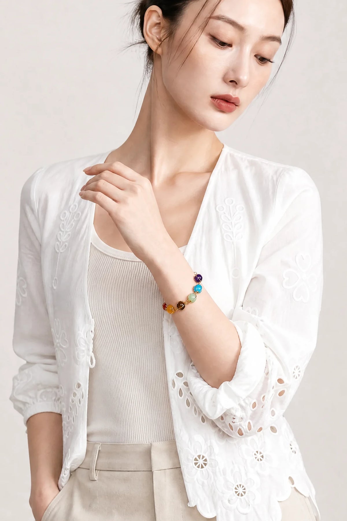seven-chakra-sliding-chain-bracelet-model-a-outfit-a-fashion-03