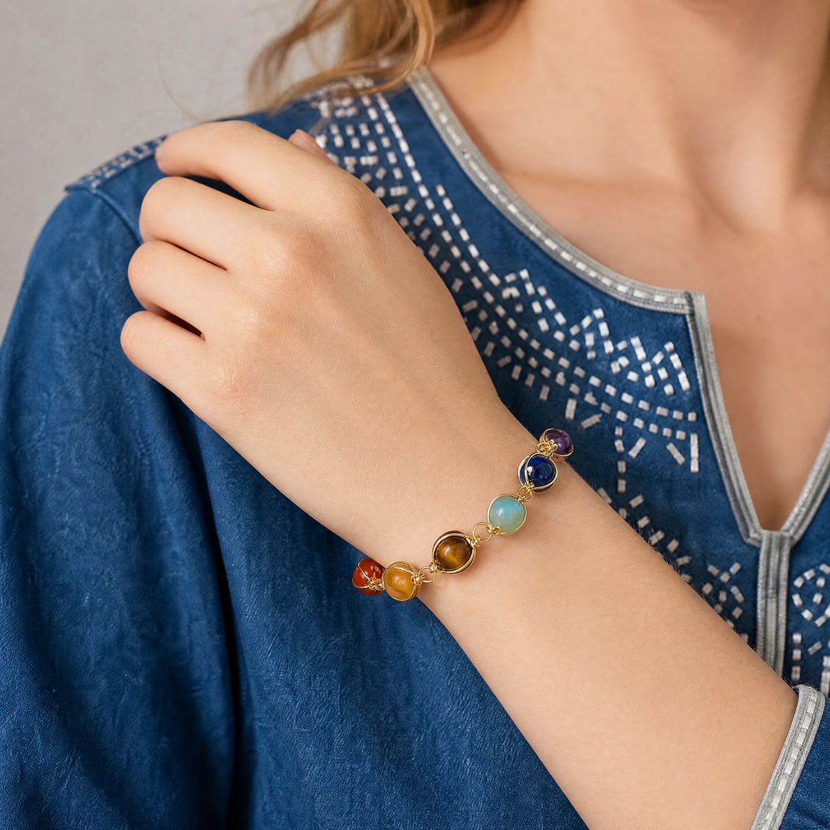 seven-chakra-sliding-chain-bracelet-model-b-outfit-b-fashion-03