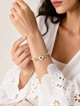 shell-four-leaf-flower-bracelet-joy-model-a-outfit-a-fashion-02