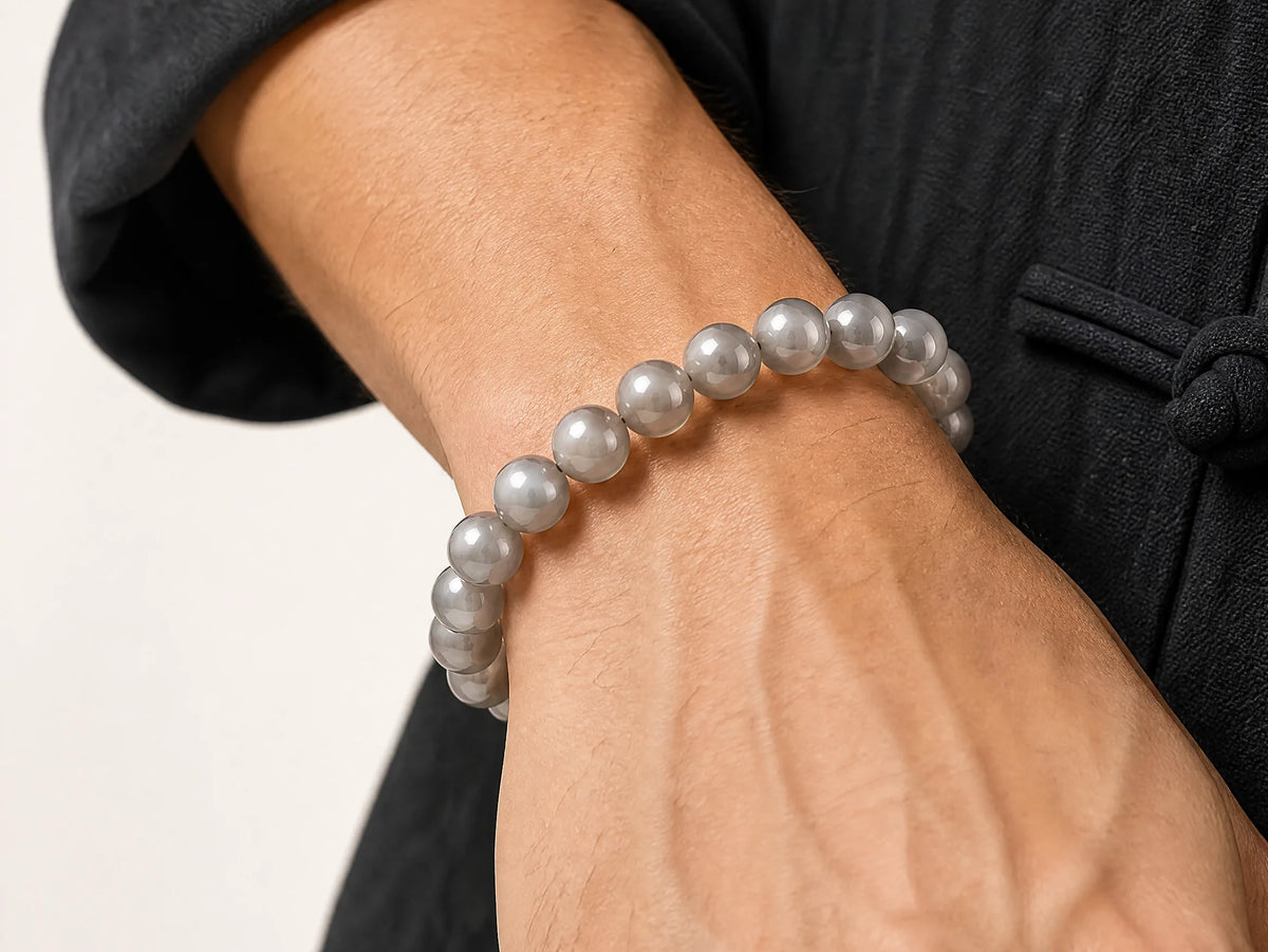 silver-moonstone-bracelet-quiet-intuition-model-a-outfit-a-closeup-01