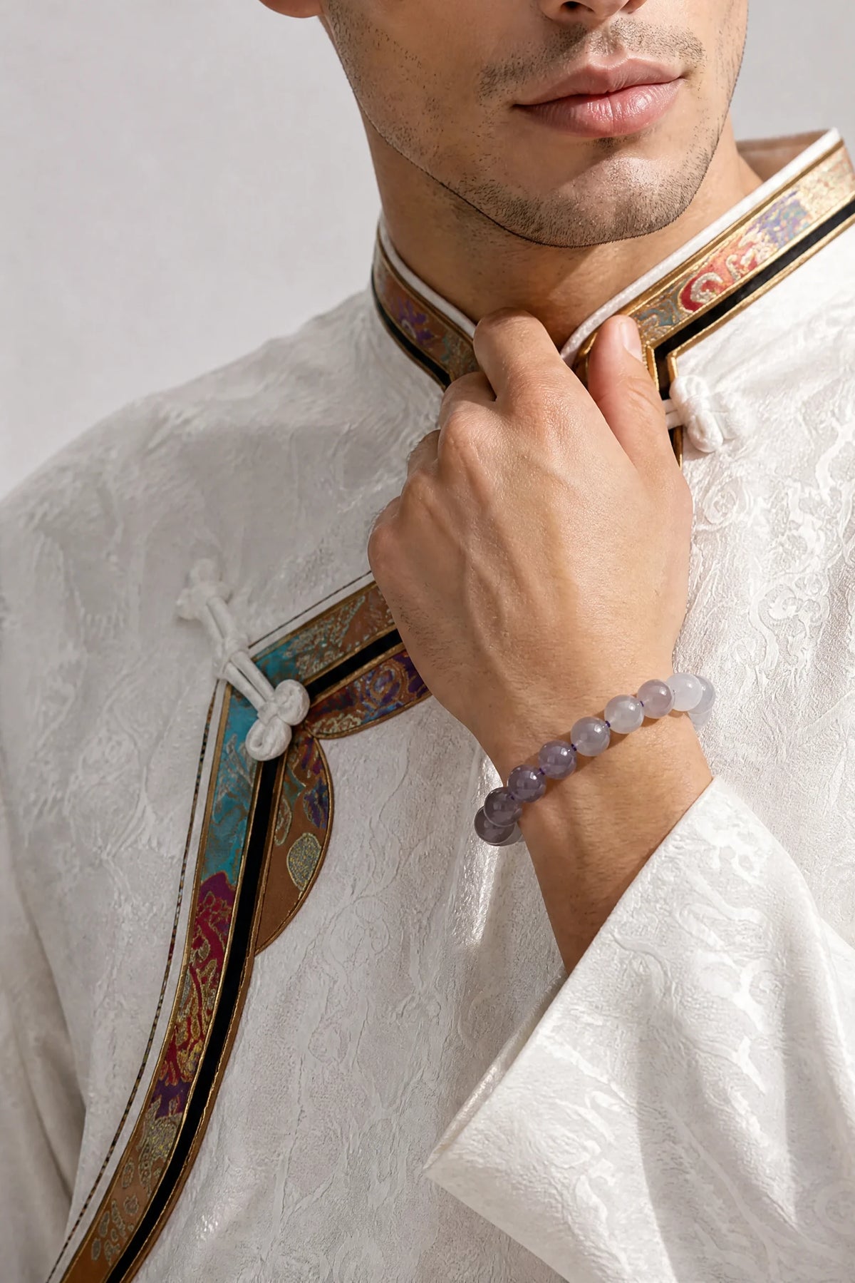 smoky-purple-gray-jade-8mm-bracelet-model-a-outfit-a-fashion-01