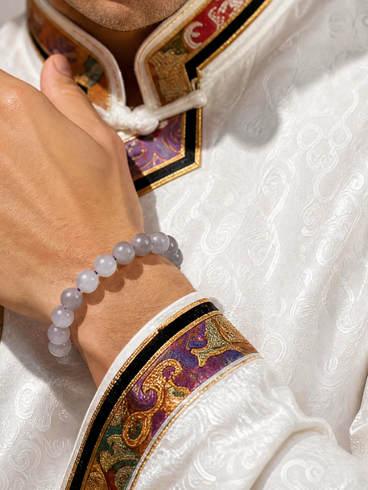 smoky-purple-gray-jade-8mm-bracelet-model-a-outfit-a-fashion-02