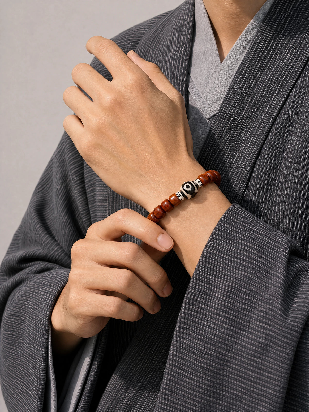 three-eye-dzi-yak-bone-bracelet-model-a-outfit-a-fashion-01